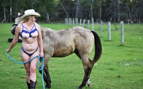 nicebassblondie hübsche akt foto