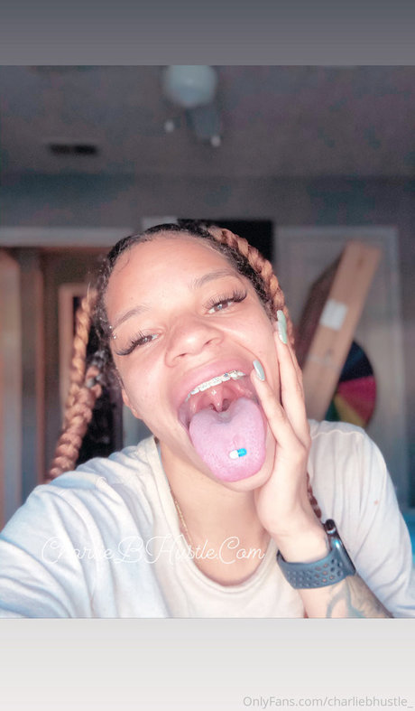 Charliebhustle_ model porno bilder