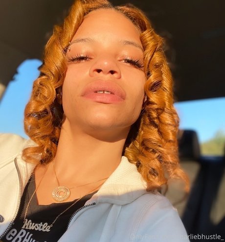 Charliebhustle_ top nackten fotos