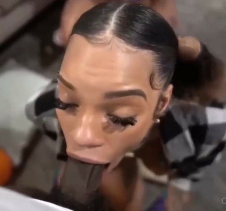 Charliebhustle_ perfekte erwachsene bild