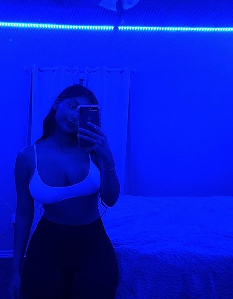 Chloe Medina exklusive perfekte foto