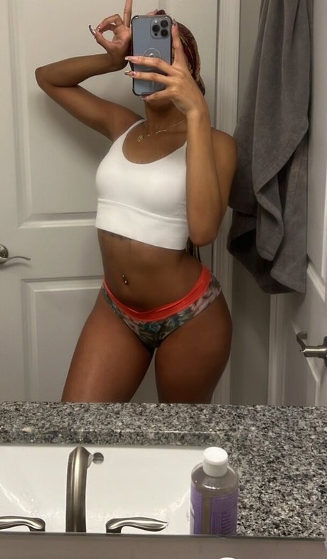 Alleyesondee hübsche nackten galerie